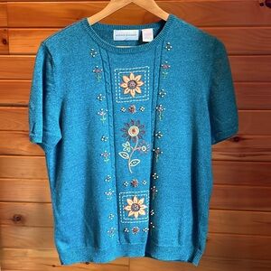 Alfred Dunner Vintage Embroidered Flower Short-Sleeve Crewneck Sweater Top small